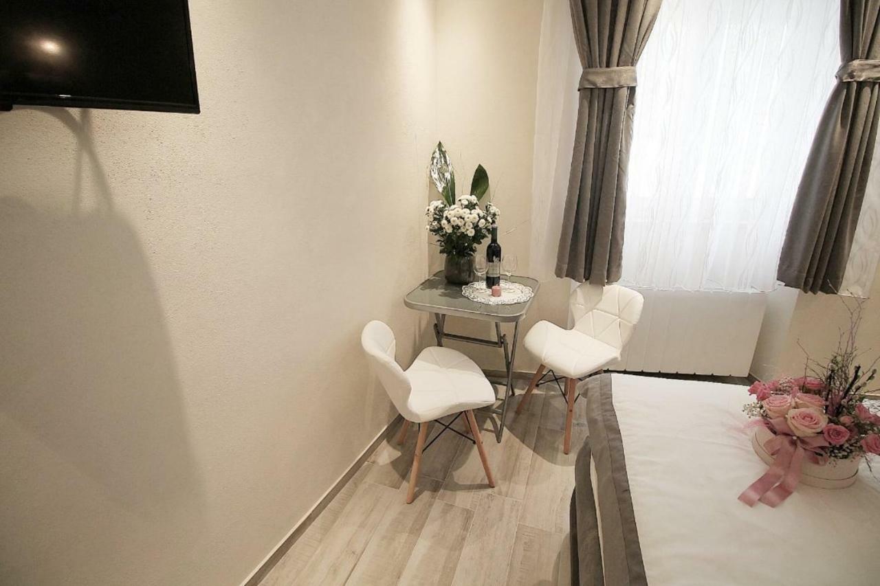 Sette Stanze Hotel โปเรช ภายนอก รูปภาพ